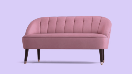 Imagem de um sofa rosa